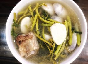 Hình của món Canh sườn, khoai sọ, rau nhút.