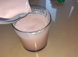 Foto principal de Batido de fresa con Mambo de Cecotec