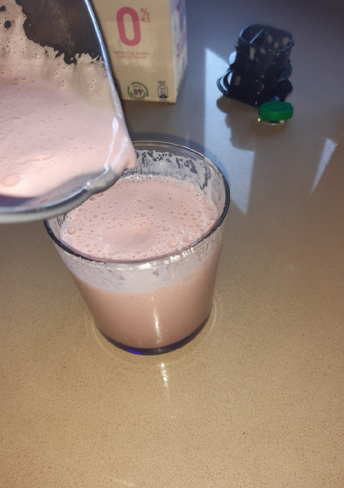 Una foto de Batido de fresa con Mambo de Cecotec