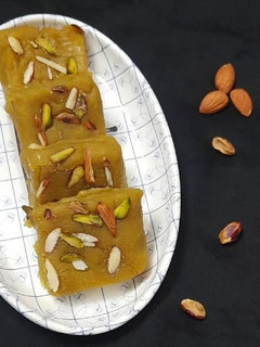 அவகேடோ பிரெட் பர்பி(avocado bread burfi recipe in tamil) செய்முறை முக்கிய புகைப்படம்