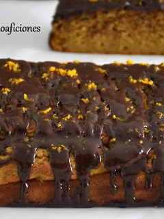 Una foto de Bizcocho de calabaza, naranja y chocolate