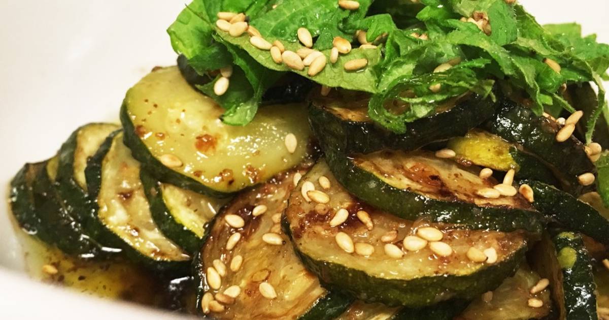 Sautéed zucchini (garnished with shiso leaves) Recipe by Japanese