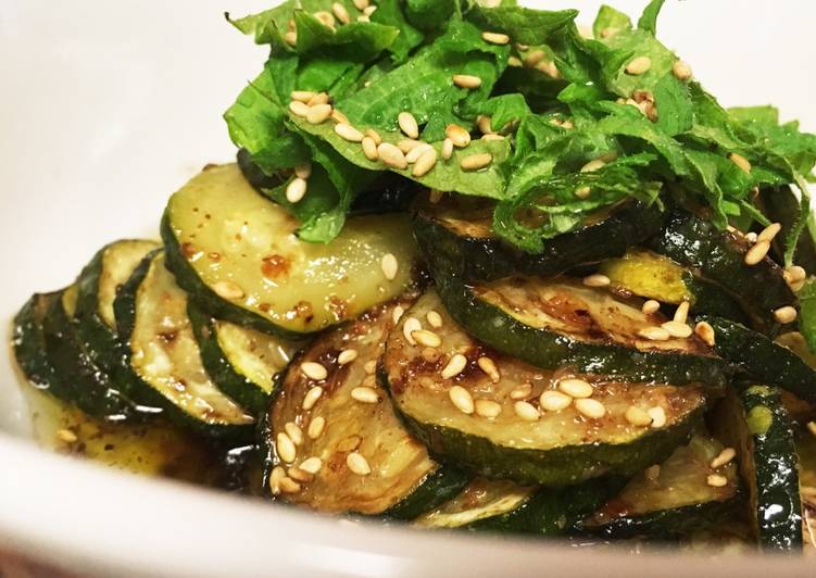 Recipe of Quick Sautéed zucchini (garnished with shiso leaves)