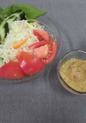 A picture of Apple dressing.