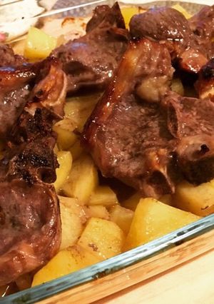 Foto di Costolette di agnello marinate con le patate