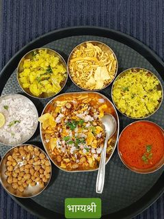 पुणेरी मिसळ...खमंग संस्कृती (misal recipe in marathi) रेसिपी चे मुख्य फोटो