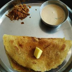 A picture of Adai or lentil rice dosa.