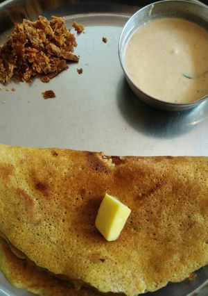 A picture of Adai or lentil rice dosa.