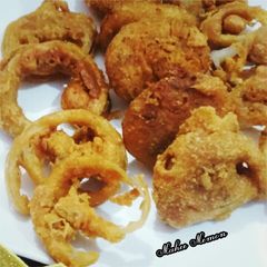A picture of Onion and potatoes pakore.