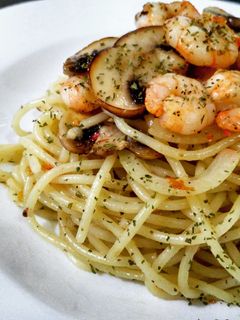 Foto resep Spageti aglio olio with prawn and mushroom