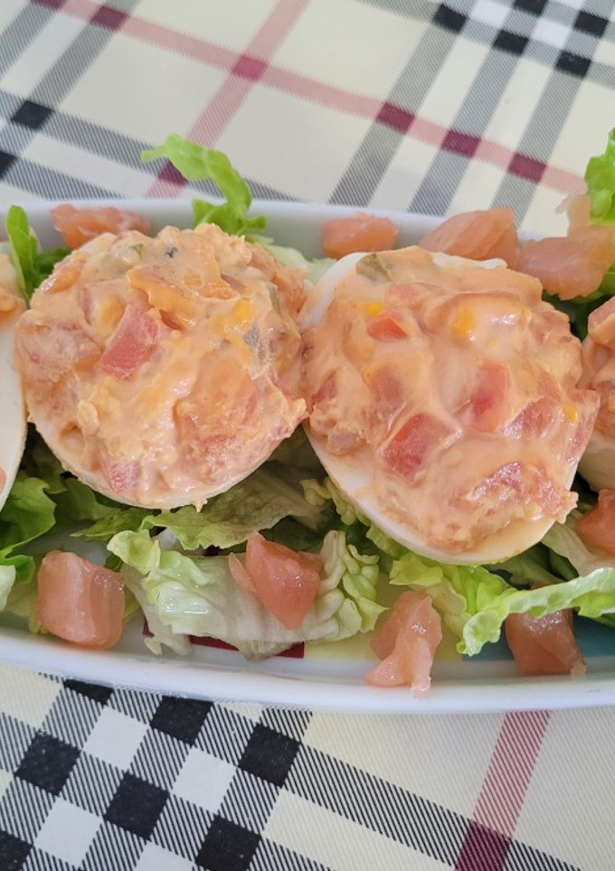 Una foto de Huevos mimosa de salmón ahumado Marisa