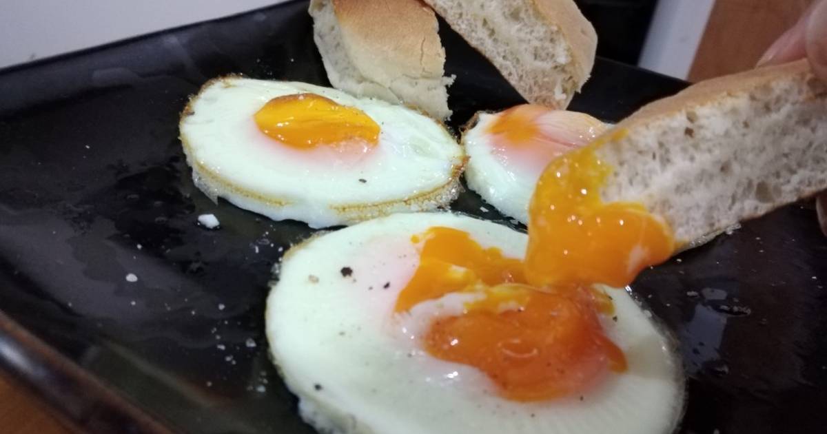 Huevos fritos en freidora de aire Receta de Claudia Isabel- Cookpad
