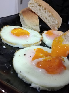 Una foto de Huevos fritos en freidora de aire
