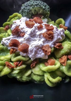 Foto di Orecchiette con vellutata di broccoletti verdi e burrata