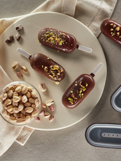 Una foto de Helado cremoso de pistacho |Moldes para helado cremoso - Lékué