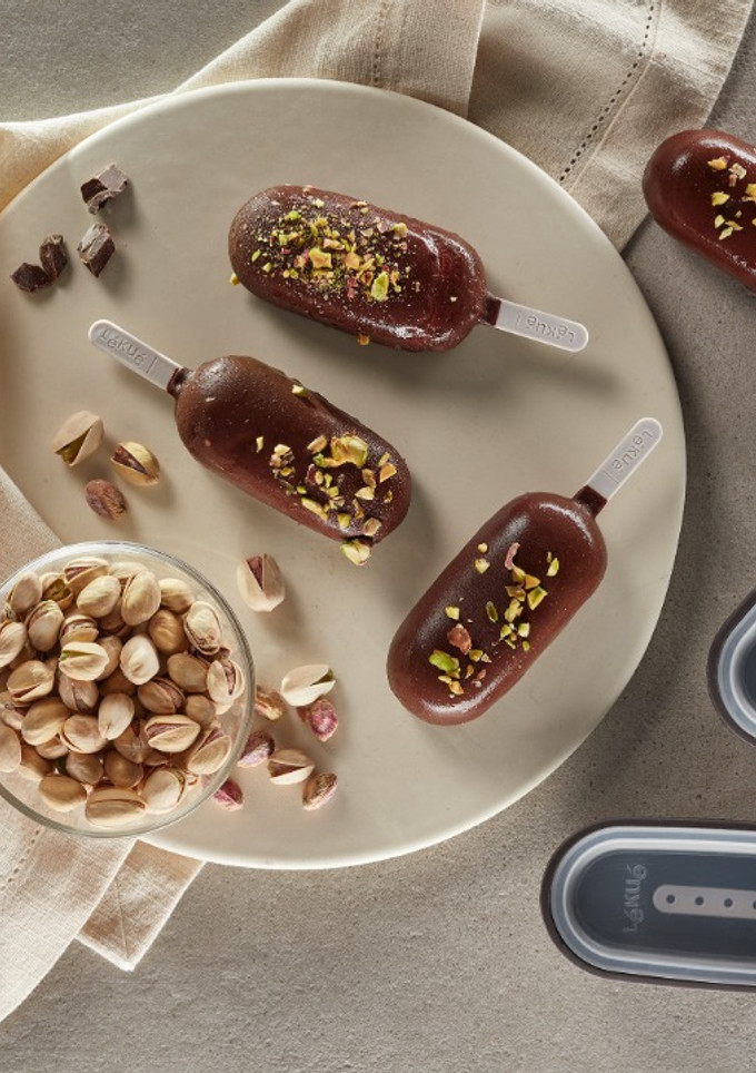 Una foto de Helado cremoso de pistacho |Moldes para helado cremoso - Lékué
