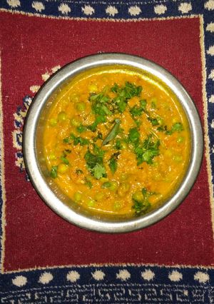 A picture of Peas and carrots masala.
