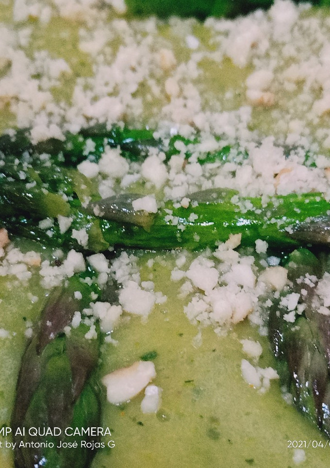 Una foto de Crema de espárragos y calabacín