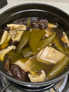 剝皮辣椒香菇雞湯 的食譜成品照片