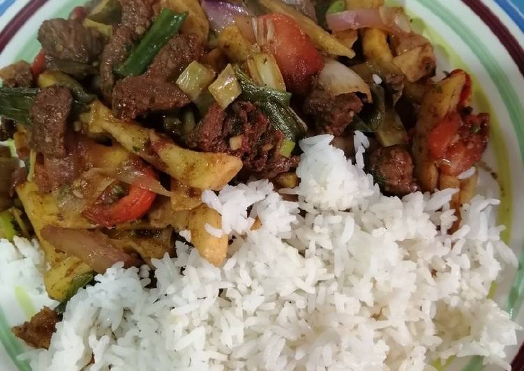 Lomo saltado a lo peruano