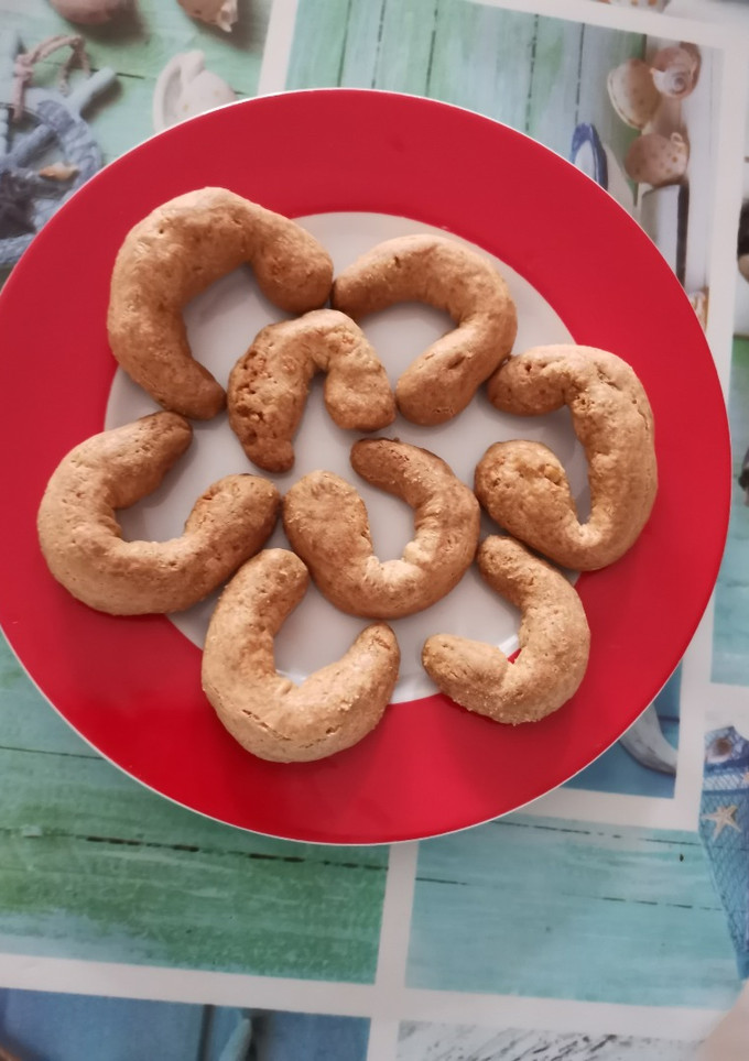 Una foto de Orascine (galletas de nueces en forma de media luna) con la Thermomix