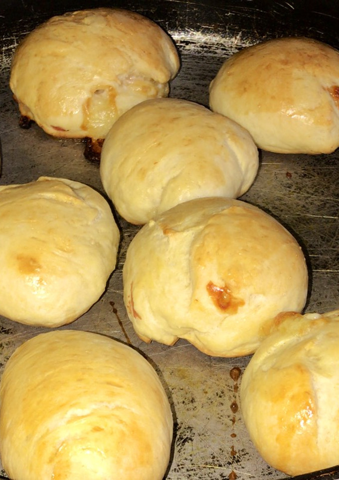 Una foto de Pancitos caseros rellenos de jamón y queso