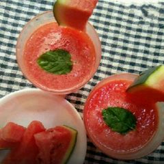 A picture of Watermelon lemonade.