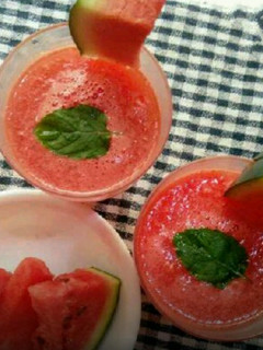 A picture of Watermelon lemonade.