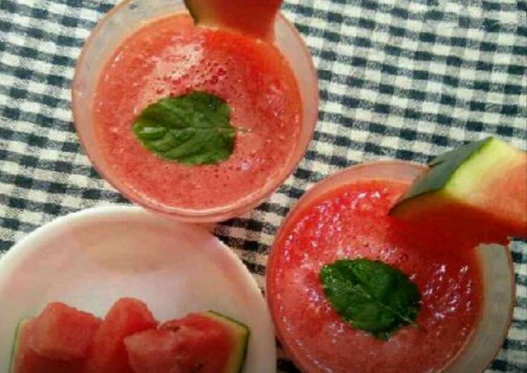Recipe of Quick Watermelon lemonade