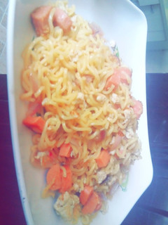 A picture of Egg and sausage indomie.