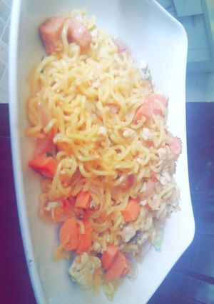 A picture of Egg and sausage indomie.