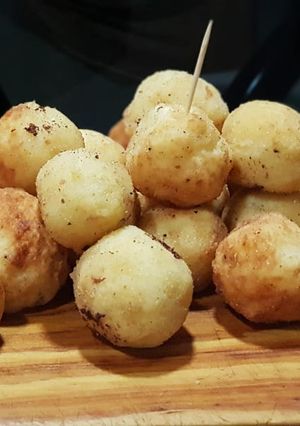 Una foto de Bombas de papa con queso