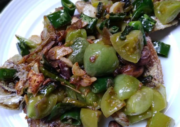 Bahan-bahan Ikan Selar Masak Cabe Ijo Pete yang nikmat Untuk Jualan