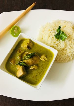 A picture of Chicken Thai green curry.