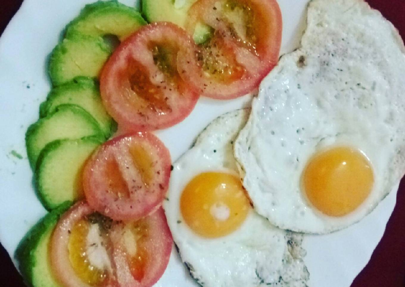 Huevos+aguacate+tomate