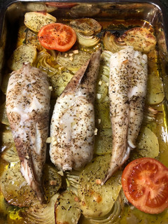 Una foto de Rape al horno con patatas
