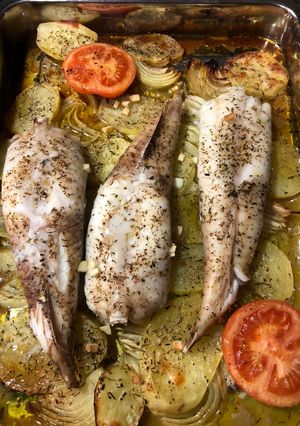 Una foto de Rape al horno con patatas