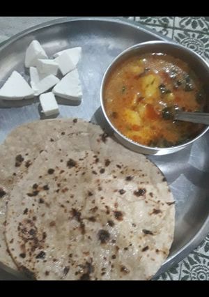 आलू मटर और टमाटर की सब्जी (aloo matar aur tamatar ki sabzi recipe in Hindi) रेसिपी मुख्य फोटो