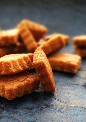 A picture of Whole Wheat Shakkar Pare.