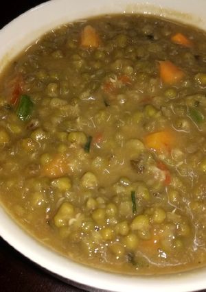 A picture of Ndengu (greengrams) curry.