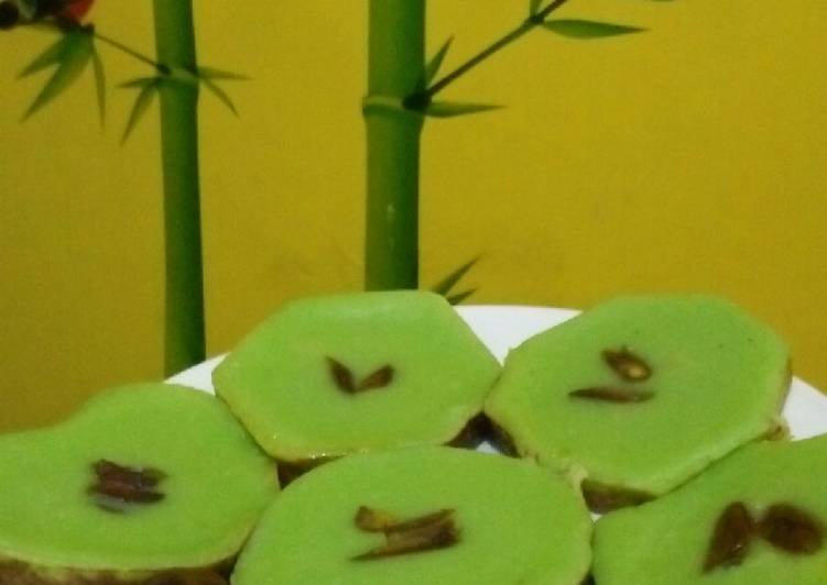 Resep masakan Kue lumpur kentang hijau | Resep Bumbu Kue lumpur kentang hijau Yang Bisa Manjain Lidah