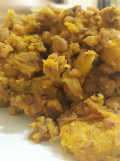 A picture of Porriage beans and ripe plantain.