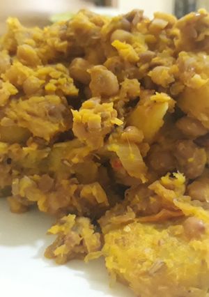 A picture of Porriage beans and ripe plantain.