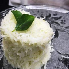 Simply rice with karhi leaves A picture of Simply rice with karhi leaves.