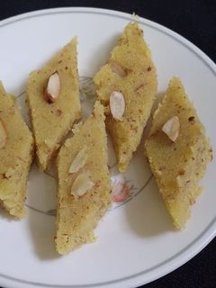 বাদাম বরফি(badam barfi recipe in Bengali) রেসিপির প্রধান ছবি