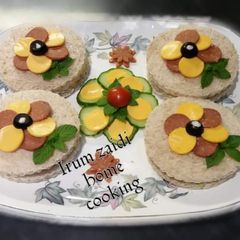 A picture of 🥓🌼🍡Snack Flowers🍡🌼🥓.