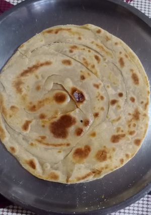 લચ્છા પરોઠા (Lachcha Paratha Recipe In Gujarati) રેસીપી મુખ્ય ફોટો