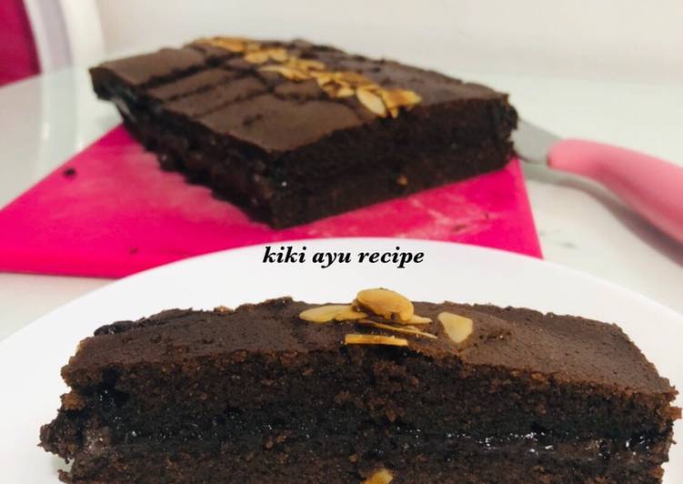 Bagaimana Membuat Fudgy Brownie Ala Kiki Ayu Recipe (Brownies Milo Lapis Ovomaltine Crunchy Cream) yang Bisa Manjain Lidah