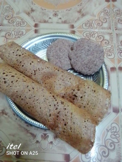 ராகி இட்லி தோசை(ragi idli dosai recipe in tamil) செய்முறை முக்கிய புகைப்படம்