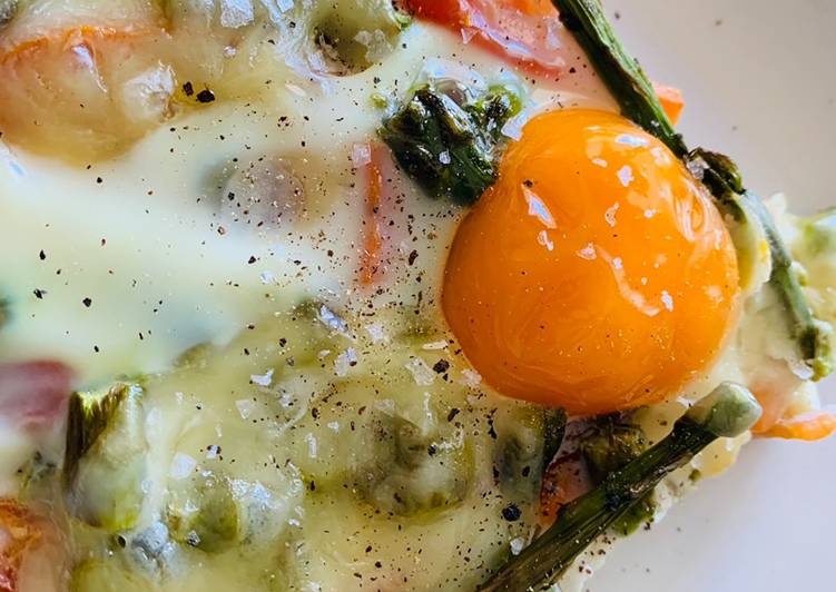 Pizza de verduras con huevo